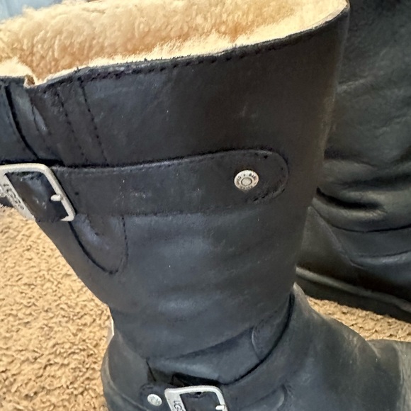 Ugg genuine leather winter boots black. Size 10.  Sheepskin lining F3010D. - Picture 5 of 14
